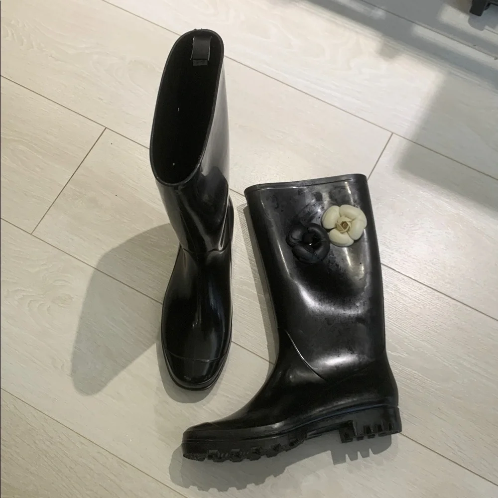 Capelli NY Black Rain Boots with Floral Accents size 10